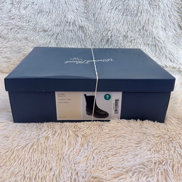 NWT Universal Thread Women's Kyrie Chunky Heel Ankle Sock Black Boots 9 Wide - Picture 6 of 14